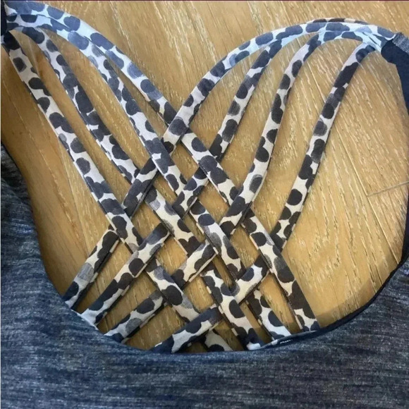 Lululemon Wild Tank Top Cheetah Print Criss Cross Back Size 4 Gray heathered - Picture 4 of 7